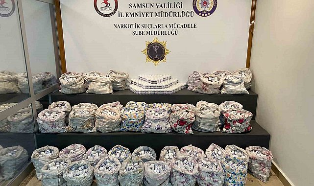 Samsun'da yastık kılıfları içine gizlenmiş 265 bin adet uyuşturucu hap ele geçirildi