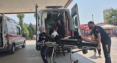 Şarampole yuvarlanan minibüsteki 4 kişi yaralandı