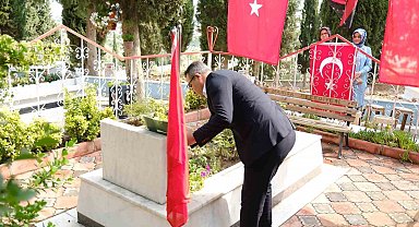 Sarıgöl Kaymakamı'ndan şehit kabrine anlamlı ziyaret