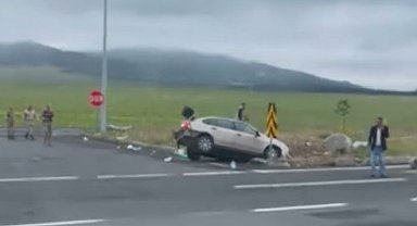 Sarıkamış'ta trafik kazası: 3 yaralı