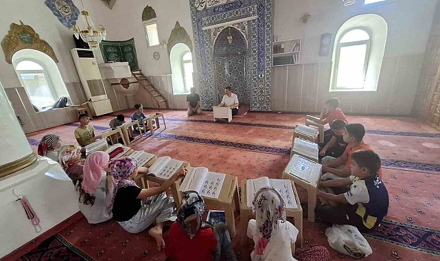 Selendi'de camiler çocuk sesleriyle şenlendi