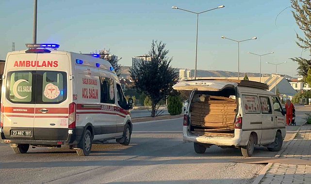 Seyir halindeki panelvandan düşen çocuk ağır yaralandı