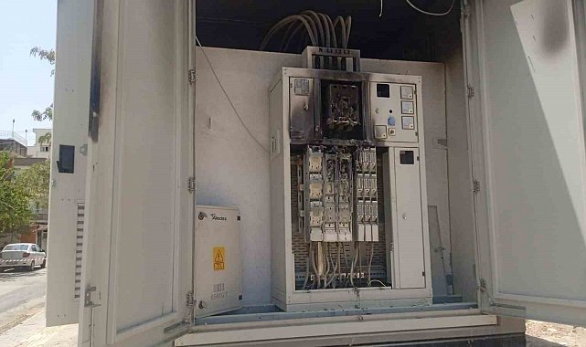 Sıcağa dayanamayan trafo alev aldı