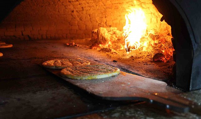 Sıcaklar bunalanlar kapalı alanlara kaçarken onlar serinlemek için dışarı çıkıyor