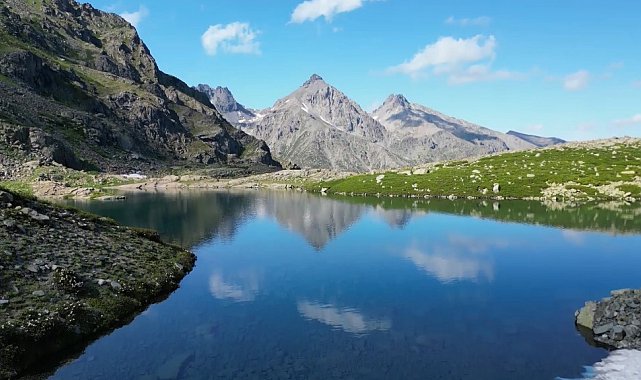 Sıcaklardan kaçıp Yusufeli'nin zirvelerinde serinliyorlar