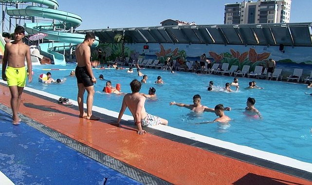 Sıcaktan bunalan Ankaralılar soluğu aquaparklarda aldı