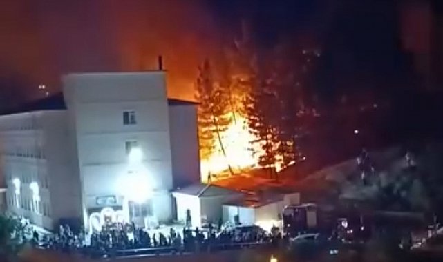 Siirt'te düğünde atılan havai fişek yangına neden oldu