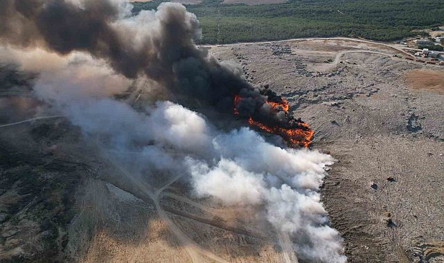 Silivri'de katı atık tesisindeki yangın havadan görüntülendi