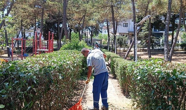 Silivri'de park, bahçe ve yeşil alanlarda bakım çalışmaları sürüyor