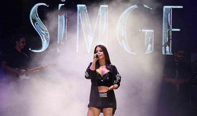 Simge Sağın, Denizlili otomobil tutkunlarına unutulmaz bir gece yaşattı