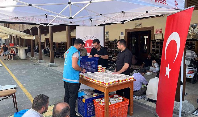 Sinop'ta vatandaşlara aşure ikramı