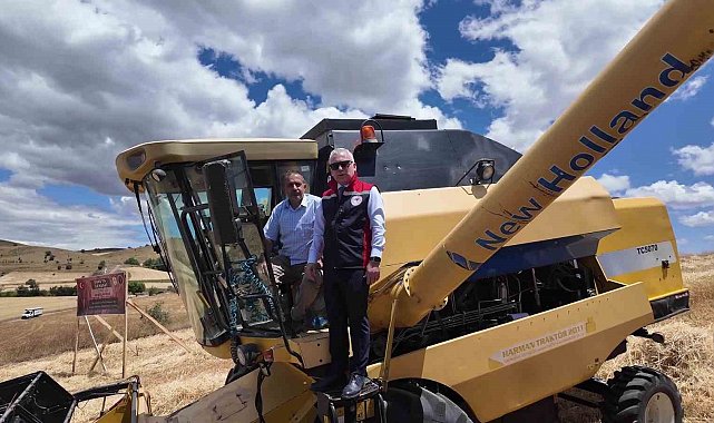 Sivas'ta ilk hububat hasadı Vali Yılmaz Şimşek tarafından gerçekleştirildi