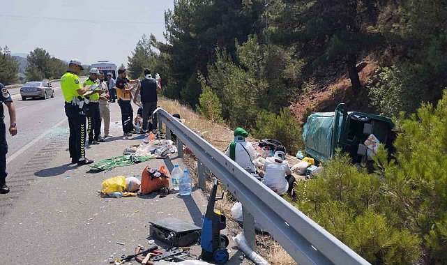 Sivas'ta yoldan çıkan minibüs takla attı: 13 yaralı