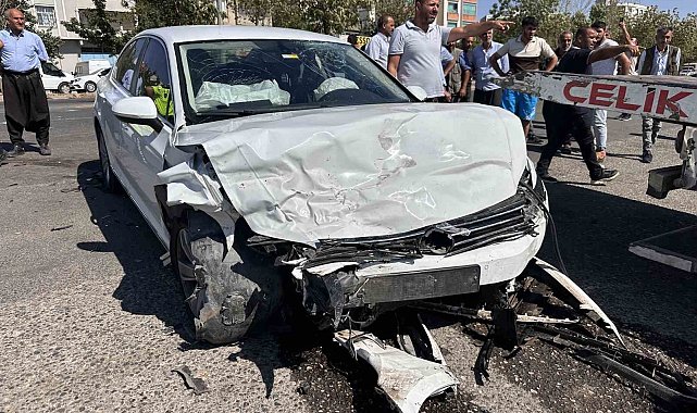 Siverek'te iki otomobil kafa kafaya çarpıştı: 1 ölü, 4 yaralı