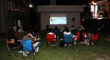 SUBÜ'de final sınavları sonrası açık havada sinema keyfi