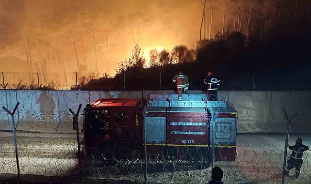 Suriye sınırında alevlerle mücadele gece de devam ediyor