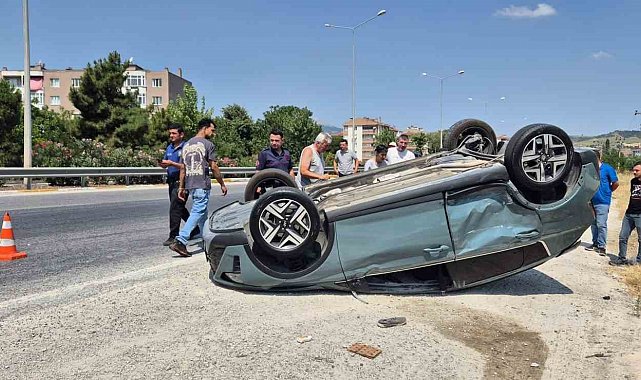 Susurluk'ta iki aracın çarpıştığı kazada 2 kişi yaralandı