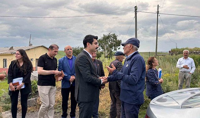 Susuz Kaymakamı Tutal, makamda oturmuyor