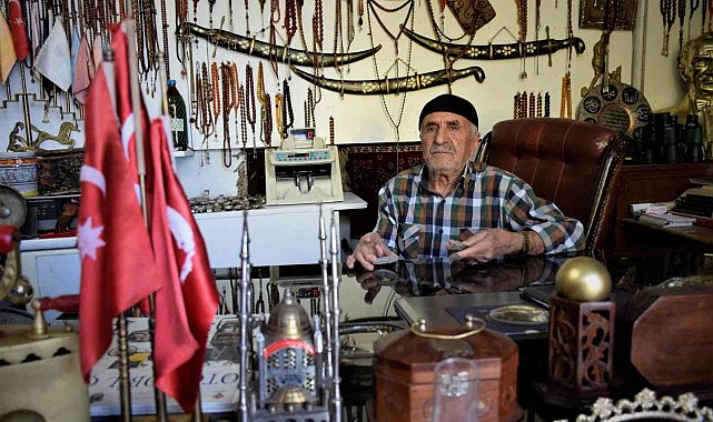 Tarihin içerisinden gelen 'Eskici Yaşar'ın antikaları gibi hayatı da dikkat çekiyor