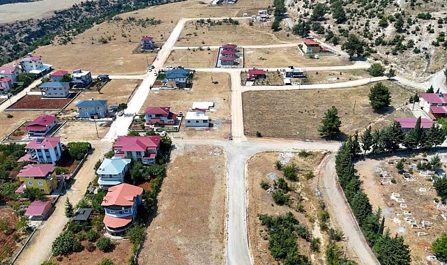 Tarsus Belediyesi Kahraman Gülek'te yol ve ulaşım çalışmalarını sürdürüyor