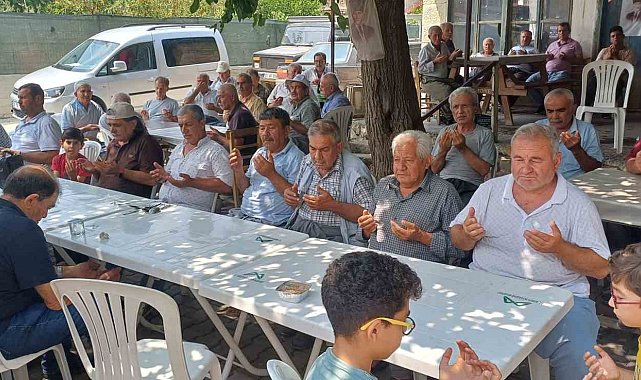 Tarsus'ta imece usulü aşure ikramı