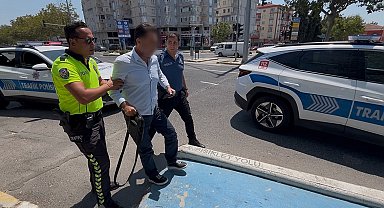 Tekirdağ'da arabasıyla kaldırımda iki kişiye çarpan alkollü doktor tutuklandı