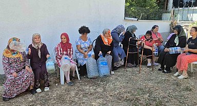 Tekirdağ'da arıtma tesisinin dibinde susuz kalan halk bidonlarla protesto düzenledi