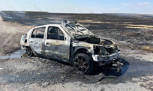 Tekirdağ'da seyir halindeki otomobil çıkan yangında hurdaya döndü