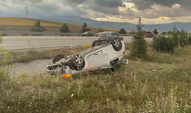Ters dönen otomobilden sağ kurtuldular