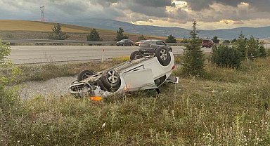 Ters dönen otomobilden sağ kurtuldular