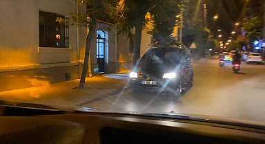 Ters yönden giden otomobil trafiği tehlikeye attı
