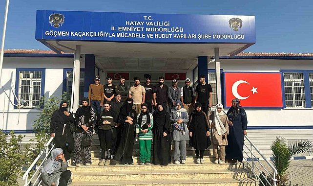 Tıka basa göçmen doldurulan minibüste 24 göçmen yakalandı