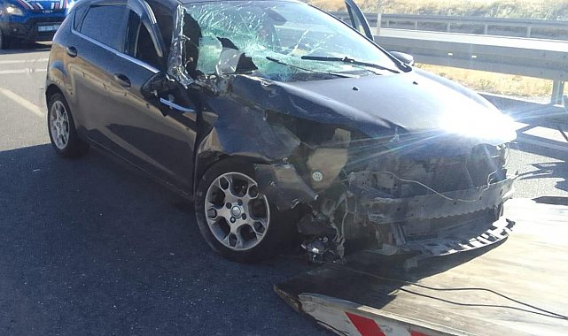 Tıra arkadan çarpan otomobilde 2 kişi yaralandı