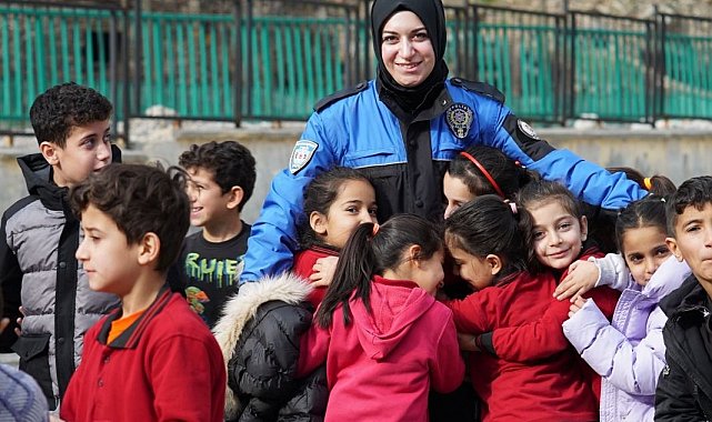 Trabzonlu kadın polis Hakkari'ye veda etti