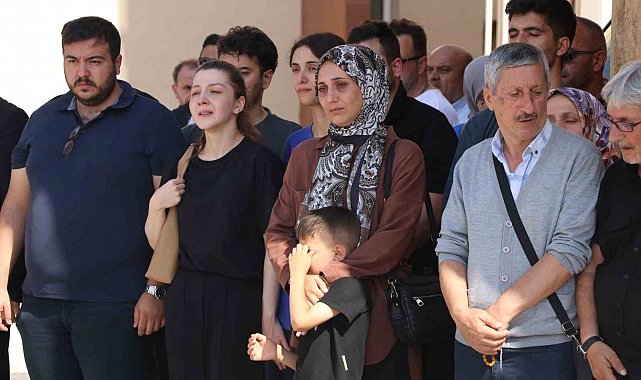 Trafik kazasında hayatını kaybeden eski Bitlis Valisi Karaömeroğlu'nun cenazesi törenle Ankara'ya uğurlandı
