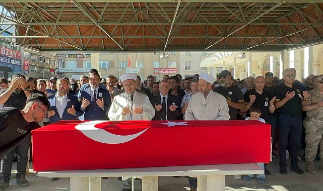Trafik kazasında hayatını kaybeden polis memuru son yolculuğuna uğurlandı