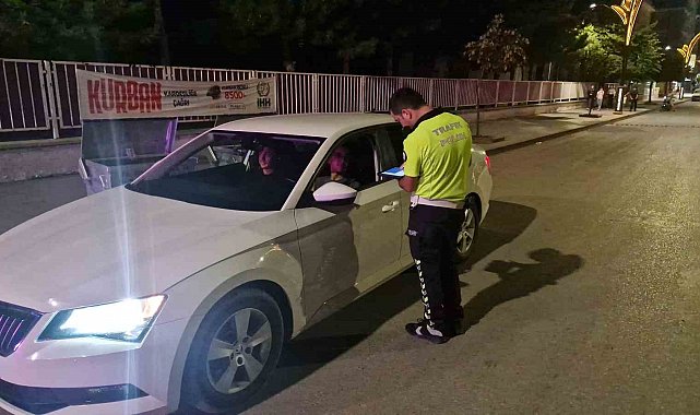 Trafik kurallarını ihlal eden 15 araç sürücüsüne para cezası