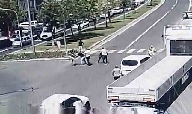 Trafikte 'niye yavaş gidiyorsun' kavgası