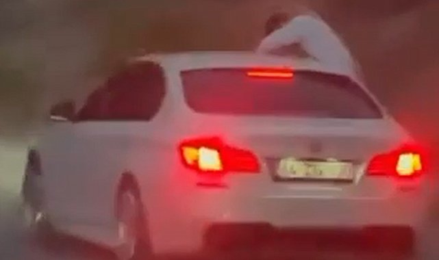 Trafikte camdan sarktı, sigara izmaritini yola attı