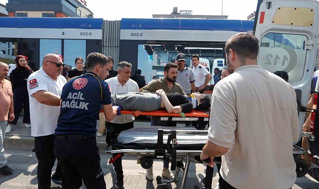 Tramvayın çarptığı genç kız yaralandı