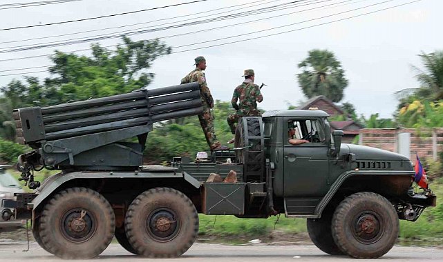 Trump'ın ateşkes çağrılarına rağmen Tayland-Kamboçya arasında karşılıklı saldırılar devam ediyor