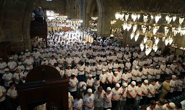 TÜGVA, Erzurum'da 6 bin 237 öğrenciyi Ulu Cami'de buluşturdu