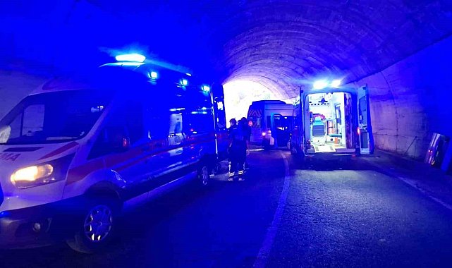 Tunceli'de tünelde trafik kazası: 8 kişi yaralandı