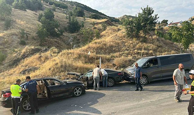 Tunceli'de zincirleme trafik kazası: 5 yaralı