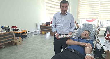 Türk Kızılay'dan kan bağışında bulunanlara şarj cihazı hediye