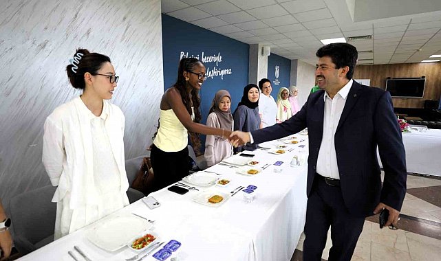 Türkçe sevdalısı gençler SUBÜ'de eğitim görüyor