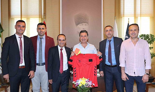 Türkiye Faal Futbol Hakemleri ve Gözlemcileri Derneği'nden Başkan Aras'a ziyaret