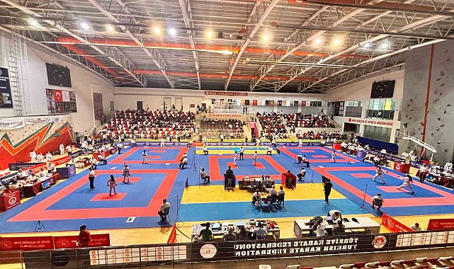 Türkiye Karate Premier Ligi'nin Muş etabı başladı