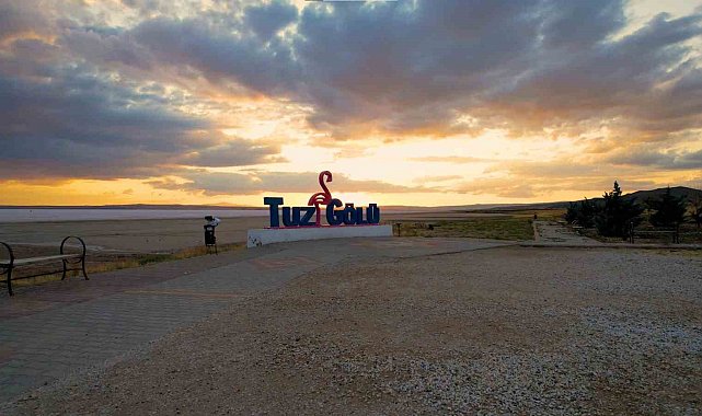 Tuz Gölü'nde mest eden gün batımı