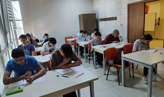 Üniversite hayali kuran gençlere Darıca Belediyesi'nden destek